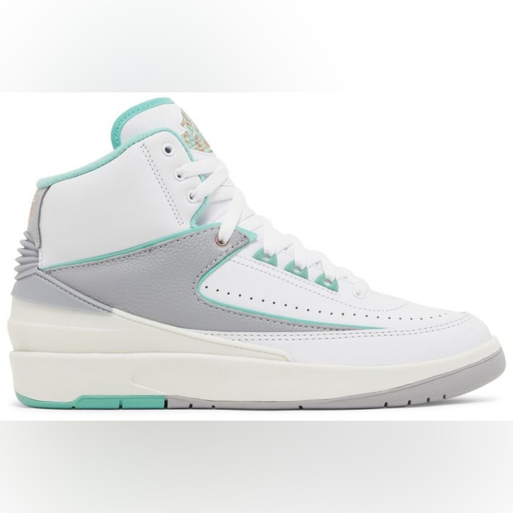 Nike. Wmns Air Jordan 2 Retro 'Crystal Mint'. Size 8.